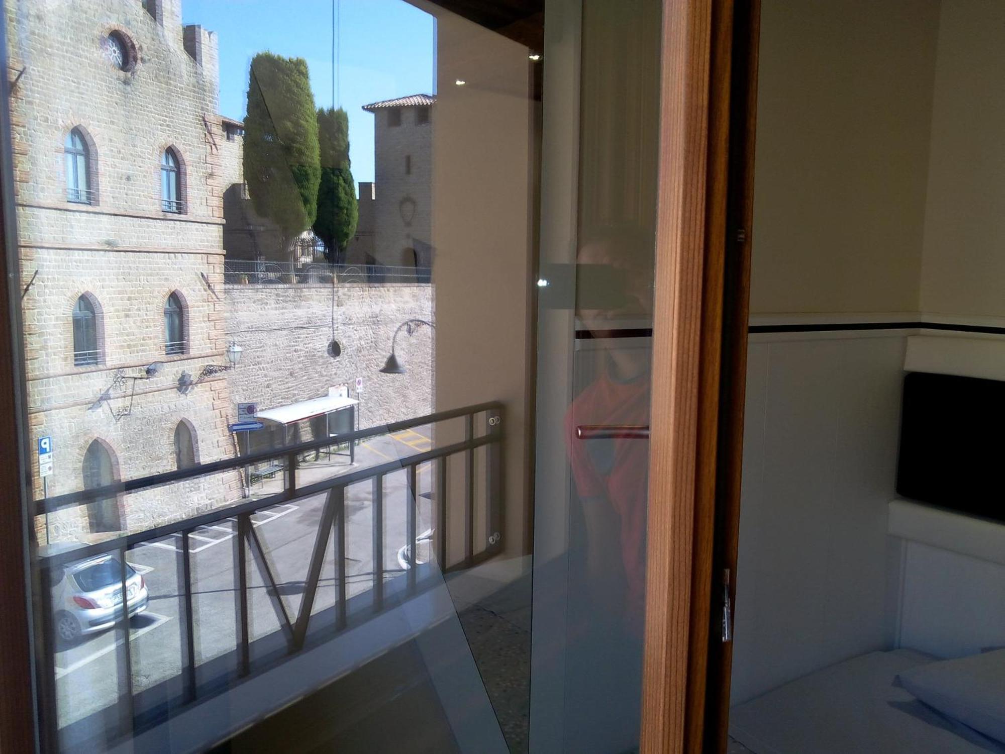 Albergo Diffuso - Il Poggetto Tra Urbino & San Marino Værelse billede